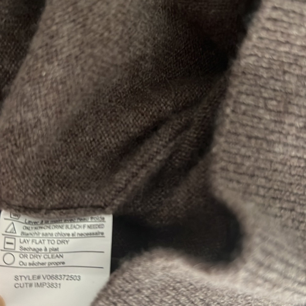 Vince Cashmere V-Neck Weekend Sweater - Picture 8 of 8